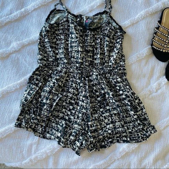 Eye candy Spaghetti strap romper shorts small EUC - Picture 4 of 5